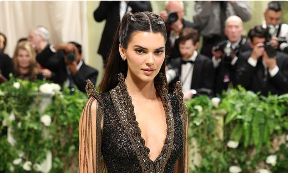 Kendall Jenner's family didn't recognize her at fashion show