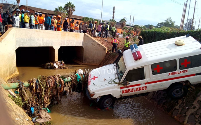 Accident: Another Hospital Ambulance Carrying A Very Sick Person Caught Stuck In Muddy Road