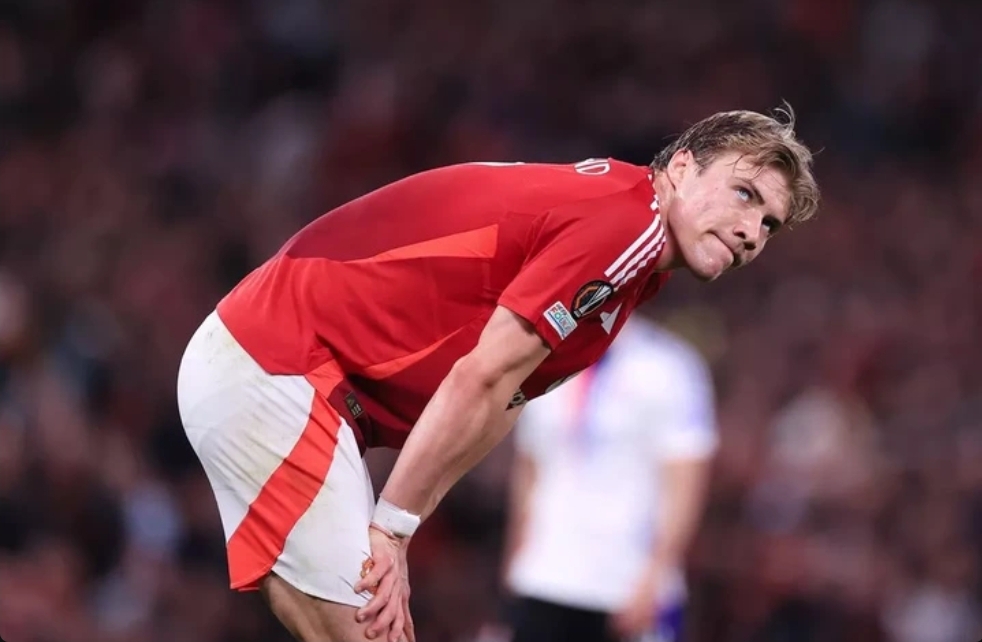 Man Utd transfer news: Rasmus Hojlund offered escape route as £60m move prepared