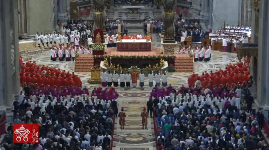 Over 5,000 Faithful Join Cardinals in Prayer Ahead of Pope Election at Vatican