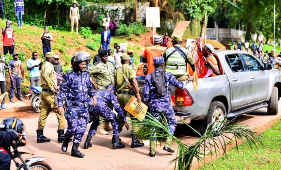 Dramatic Scenes In Lugogo as Several students Are Arrested While Protesting Over This
