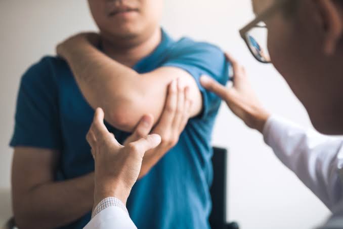 Cardiologist says elbow pain could be sign of 'catastrophic' health issue