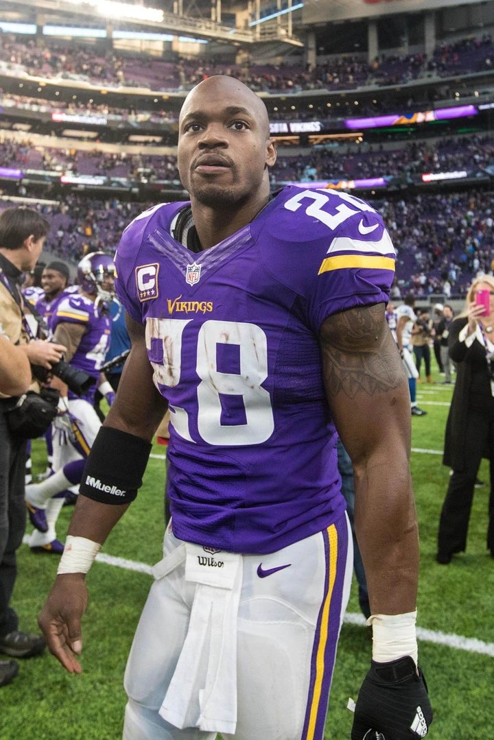 Adrian Peterson arrested on DWI, weapons charges in Texas.