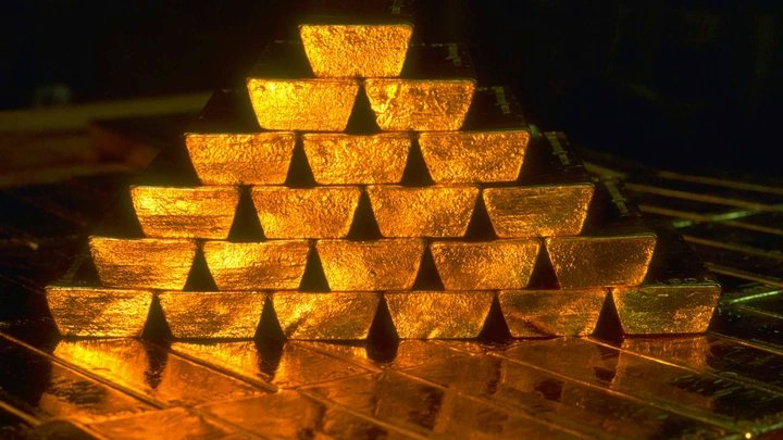 Oil set for third monthly decline as strong dollar weighs