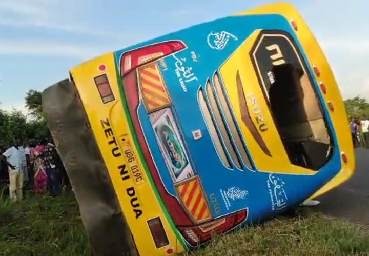 Another accident leaves scores injured as Nile Star Bus overturns in Kiryandongo