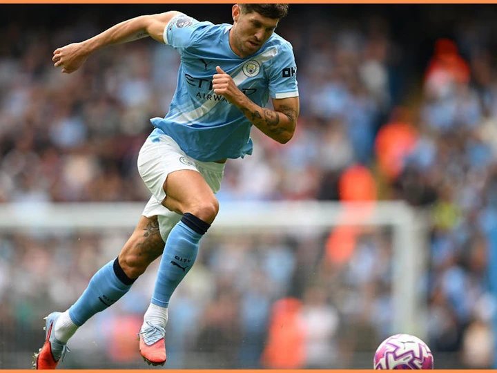 Barcelona are emerging as leading contenders to sign 31-year-old Manchester City star on a free transfer