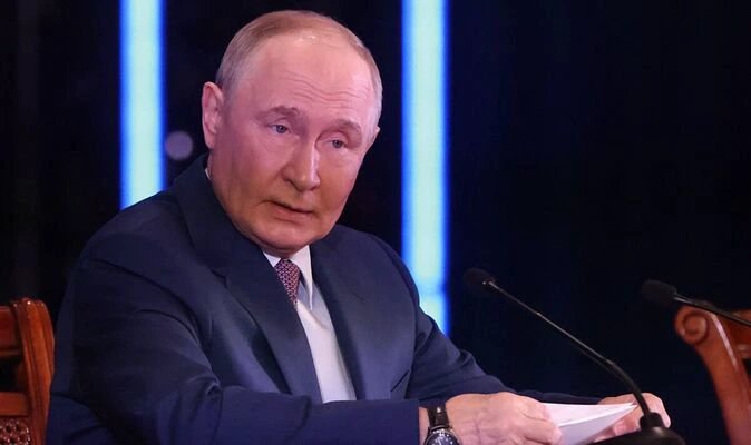 Russian economic meltdown as 7,000 companies face bankruptcy.