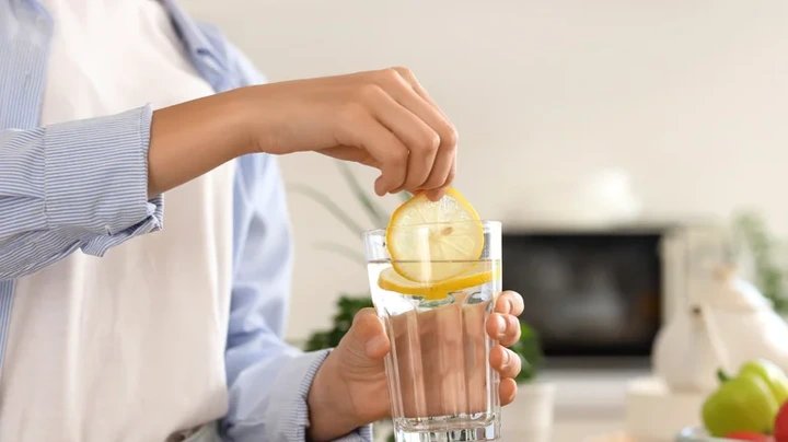 6 Benefits Of Drinking Lemon Water Every Day
