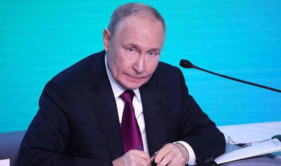 Putin in panic as Russia faces economic meltdown with banks facing £100bn 'time bomb'