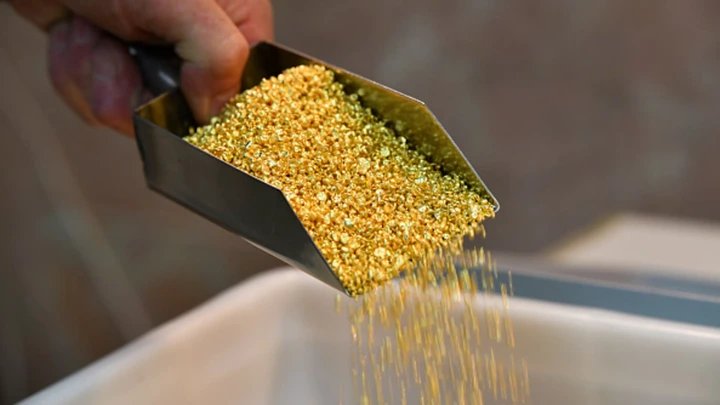 Gold dips as dollar firms, investors weigh U.S. rate cut bets