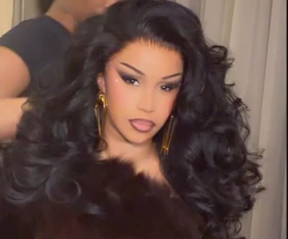 Cardi B shows off flat stomach one month after giving birth to baby #4