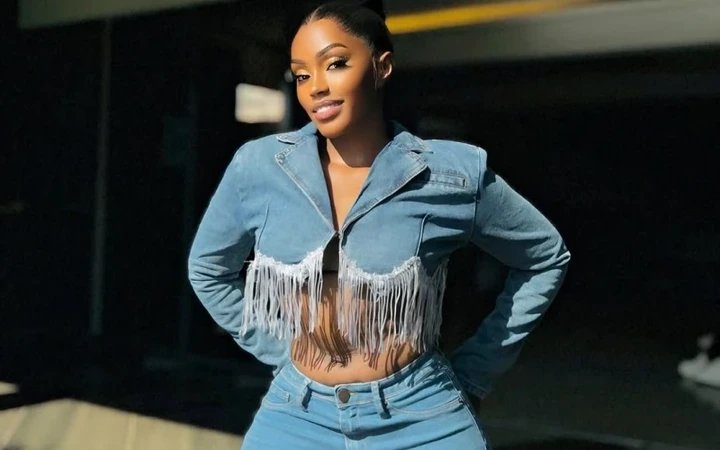 I Have Better Things to Do Than Giving Birth – Gloria Bugie