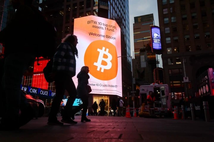 Bitcoin’s silent exodus hits crypto as long-time buyers cash out