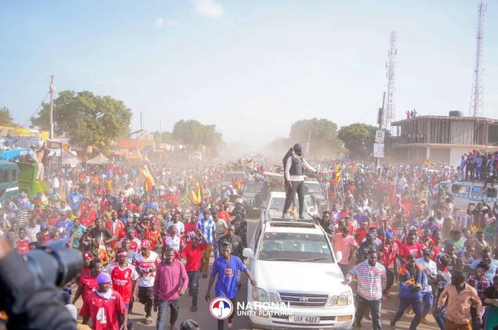  Kyagulanyi Asks Police, Army to Vote Him for Better Welfare