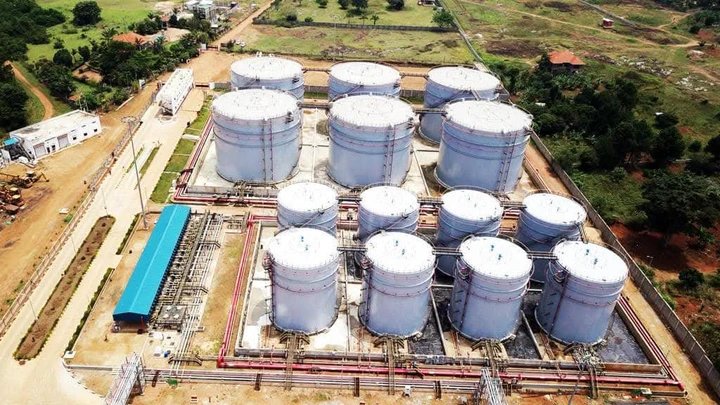 Uganda signs $2bn deal to boost oil infrastructure