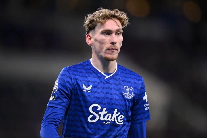 Man Utd can sign perfect free agent for Michael Carrick's replacement