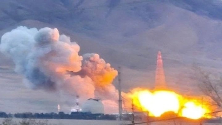 Iran nuclear complex 'hit 10 times as fire erupts' and 'danger' update issued