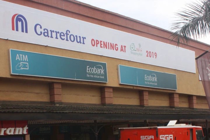 A forex trader went to withdraw money from Ecobank. The manager locked him in the toilet, alerted police