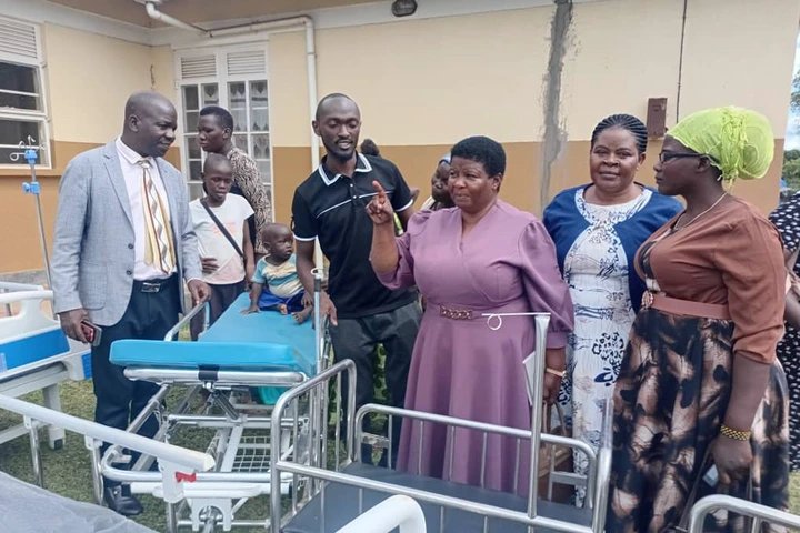 Govt boosts Kagumba HCIII with Shs 128m medical equipment