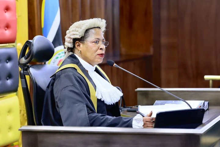 There is a Level of Familiarity Politicians Engage With Speaker Among