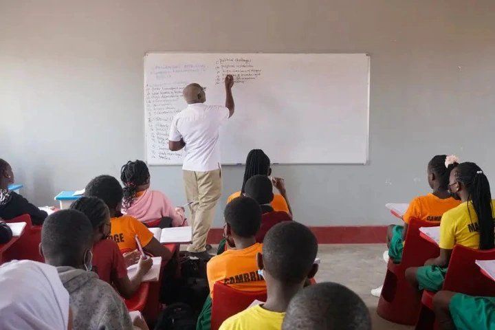 Teacher pay system to change: Education ministry to use biometric tracking to determine monthly teacher salaries