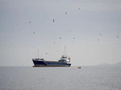 Iranian supertanker 'HUGE' bypasses US blockade with USD 220 million oil cargo, says TankerTrackers
