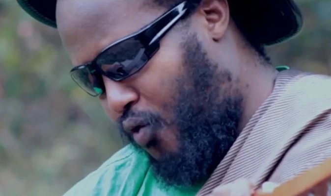 Legendary singer dies on day he's set to be released from prison