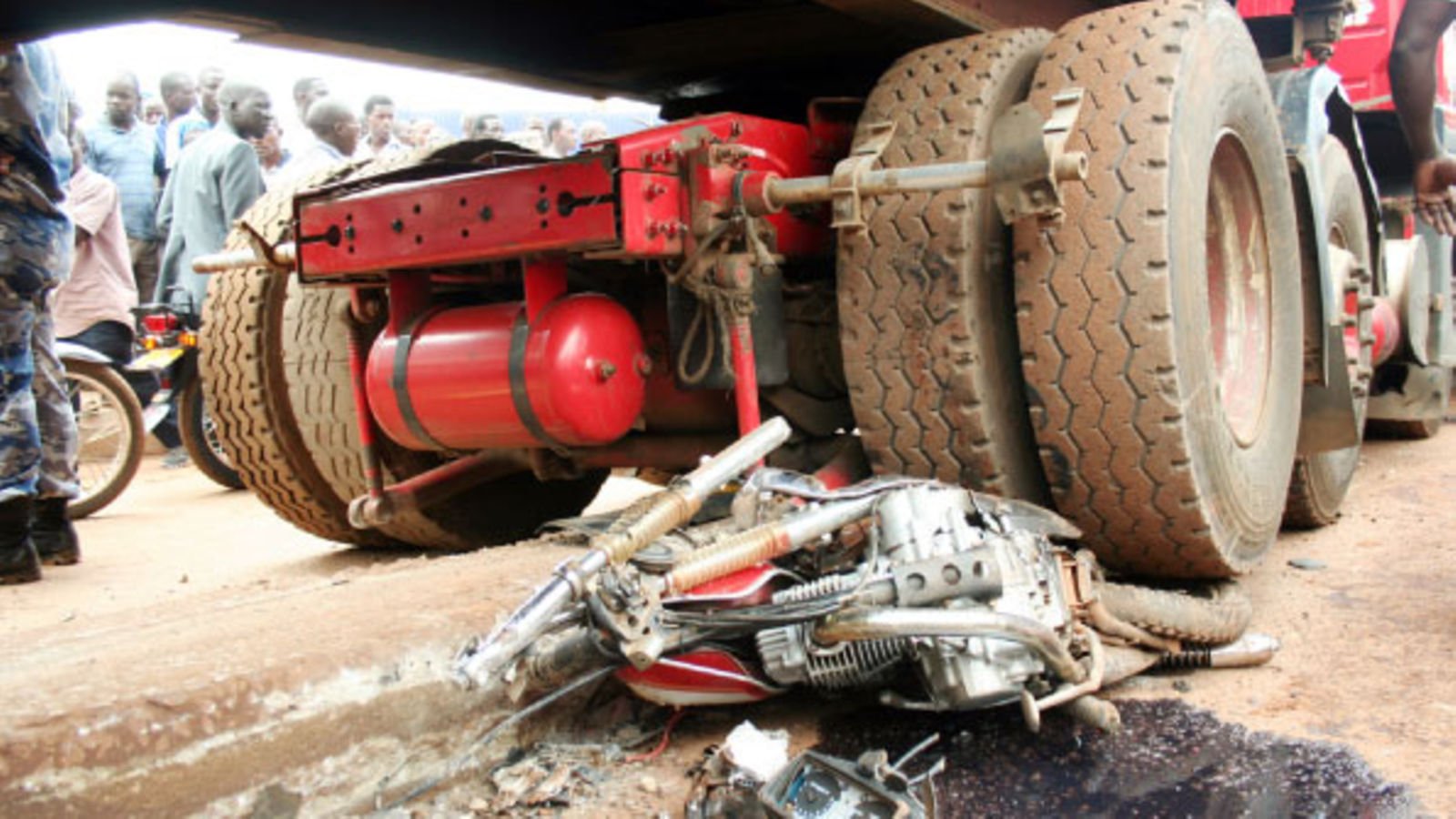 Two dead, 13 injured as bus rams into trailer along Masaka-Mbarara highway