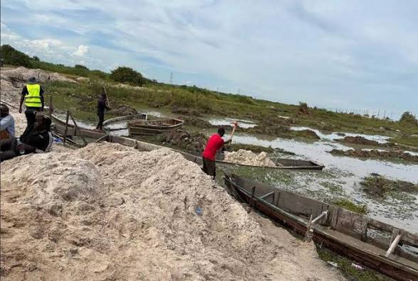Illegal sand mining in Lwera threatening Kampala-Masaka highway - Mpigi RDC