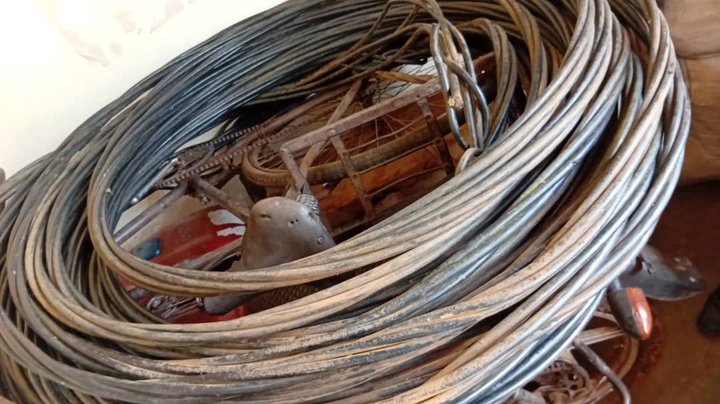 Power Thief Nabbed Red Handed on Electricity Pole