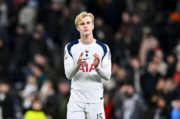Man Utd have green light to sign next Frenkie De Jong as perfect Casemiro replacement