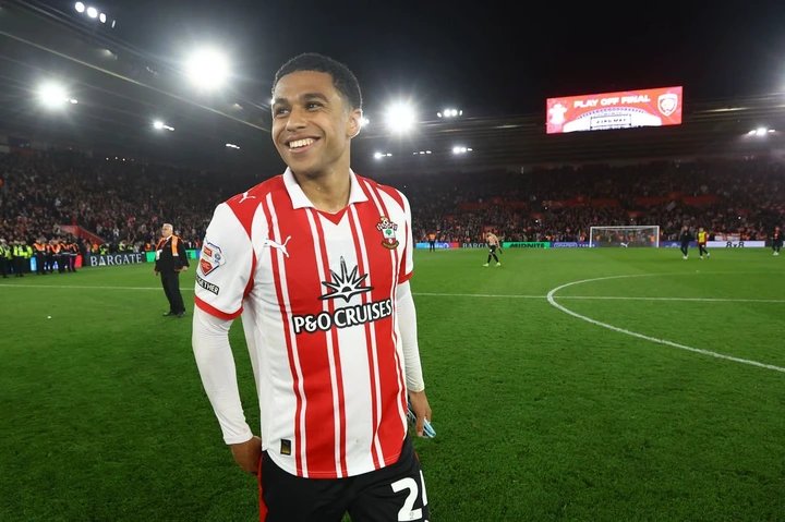 Man Utd and Leeds set for transfer battle as club issue immediate response to £20m offer