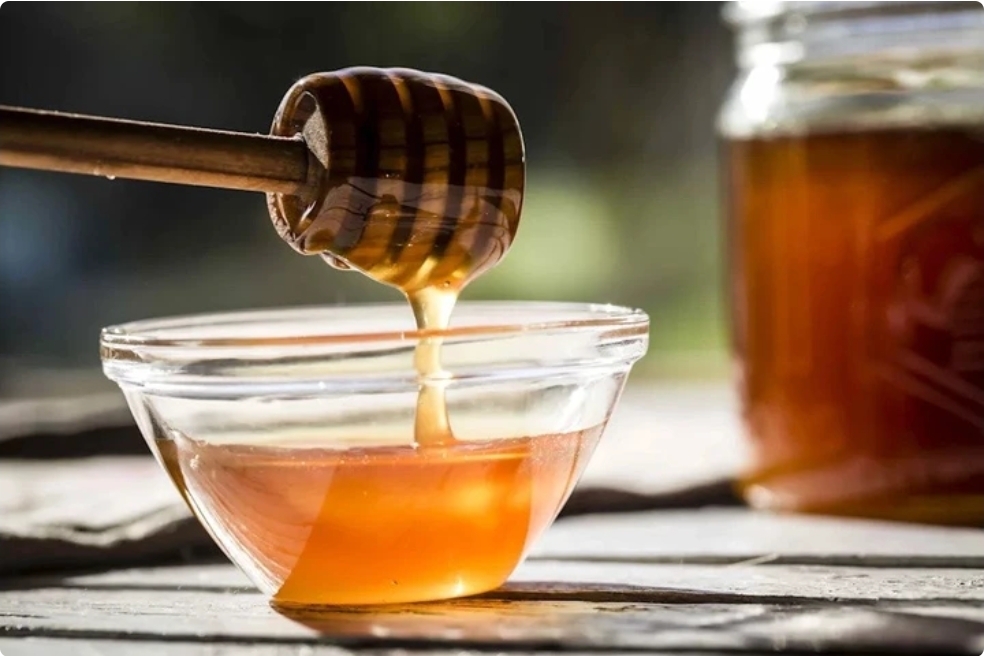 Here’s What Happens When You Eat Honey Every Day, According to Registered Dietitians