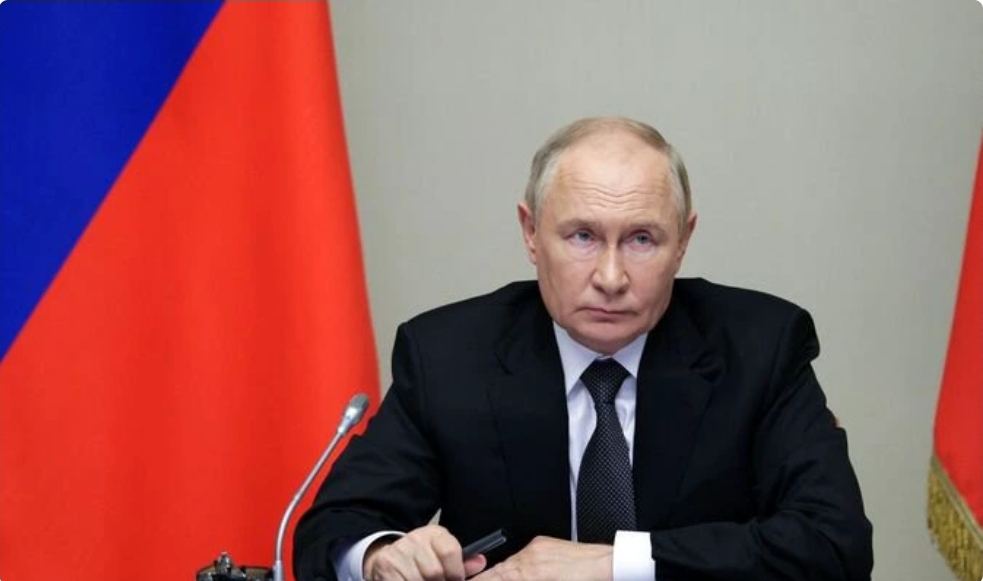 Putin risks 'triggering economic collapse' and protest as desperation hits new heights