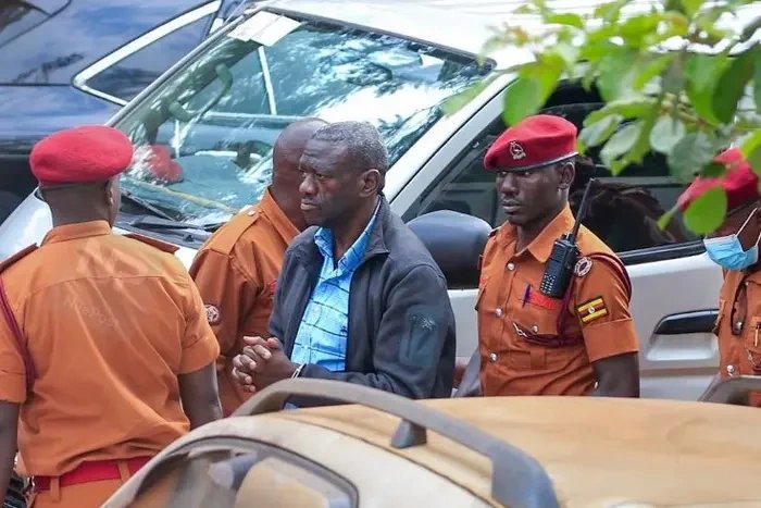 Besigye seeks to meet Muhoozi in person