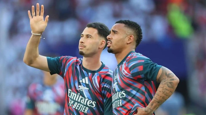Arsenal pushing £20m forward sale as Napoli make contact