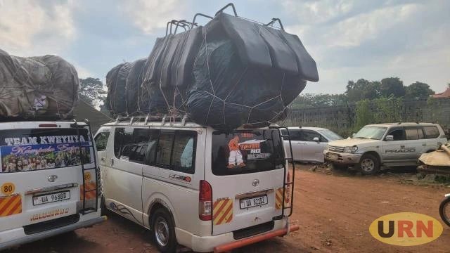 Traffic Police Impound Taxis Over Missing Blue Strips And Roof Luggage Carriers