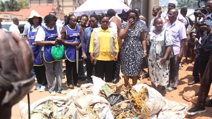 Health Ministry Warns Against Burning Garbage as Respiratory Illnesses Rise