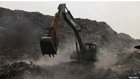 Guinea rubbish landfill collapse kills 31